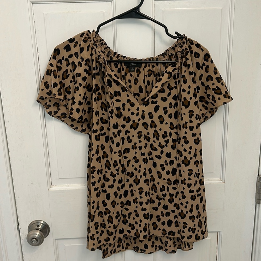 Cute JCrew leopard print top . Super light and flowy